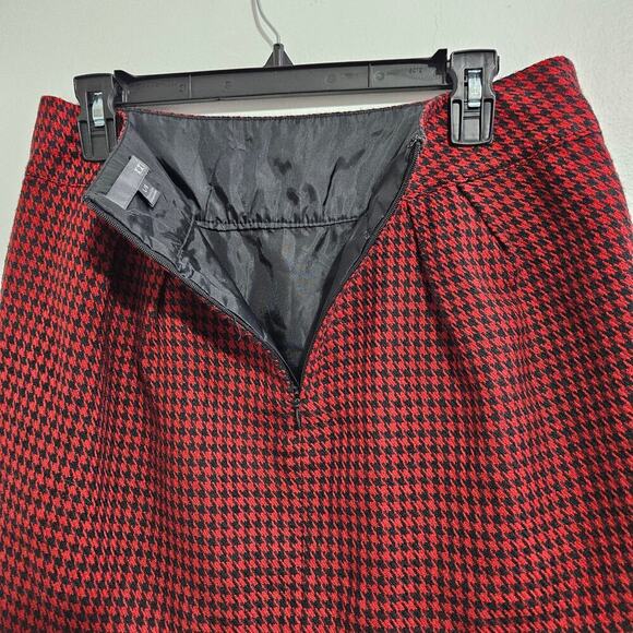 Houndstooth Tweed Red/Black Pleated Mini Skirt. Size Large (junior). - Picture 3 of 6